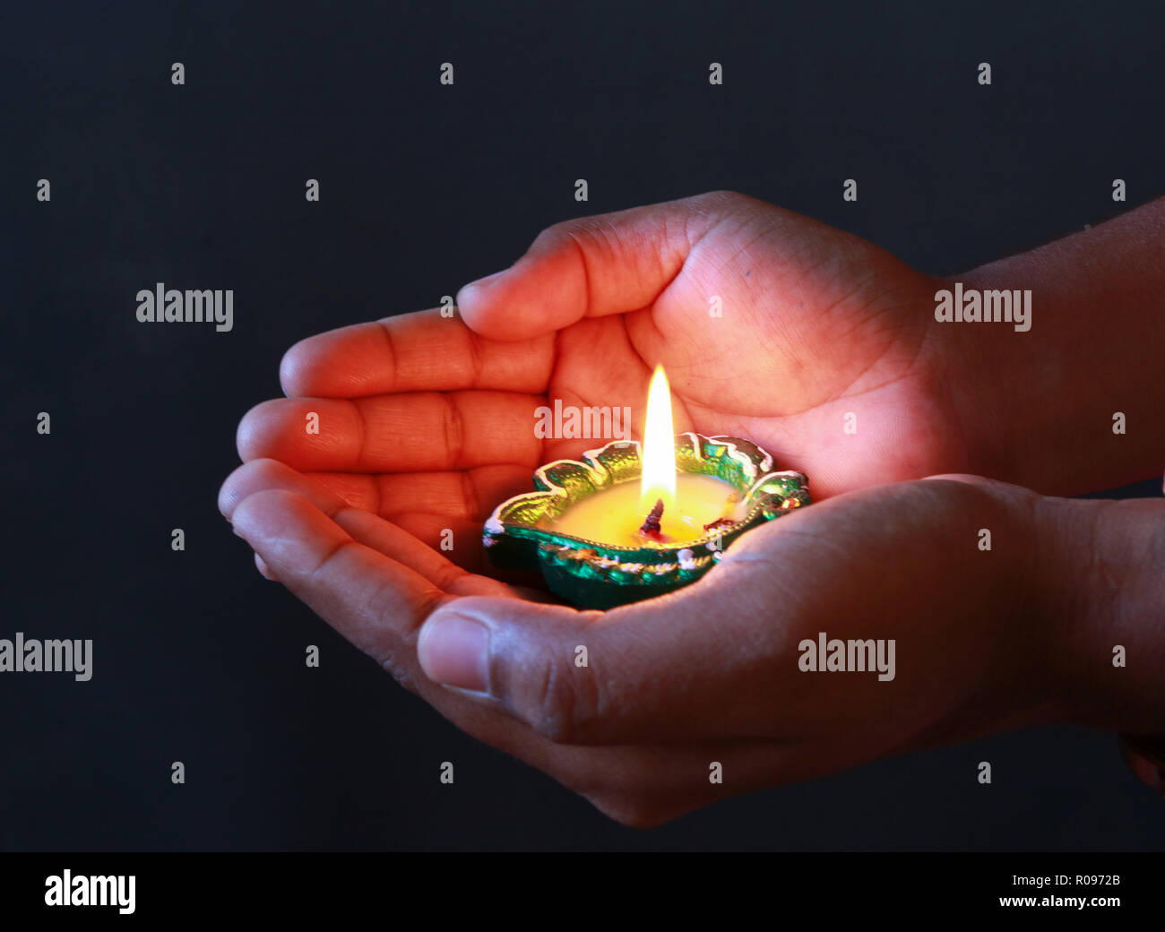 Diyas Arranged In Different Ways Hi Res Stock Photography And Images