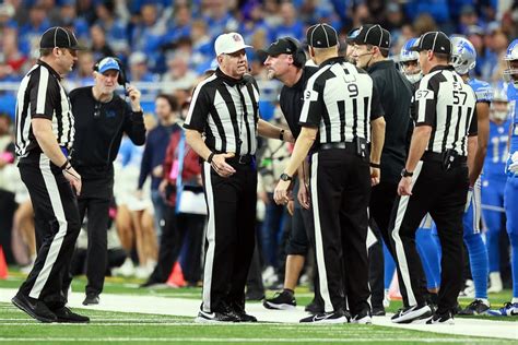 How Many Officials Are There In An Nfl Game