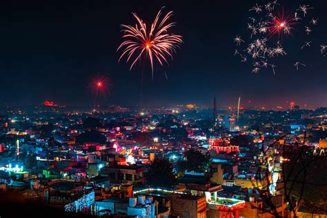 5 Ways to Celebrate India's Vibrant Diwali Festival