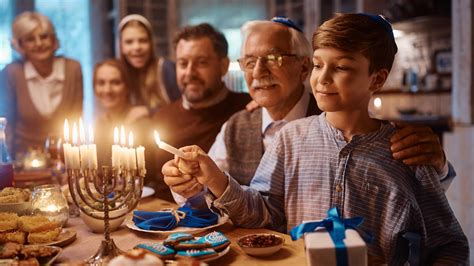 8 Joyful Ways to Celebrate Hanukkah with Family