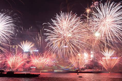 7 Best Places to Watch New Year's Eve Fireworks